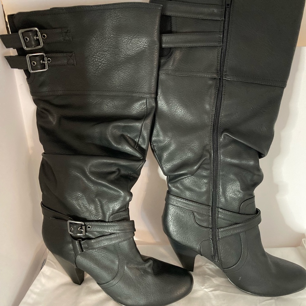 Dolce by Mojo Moxi Black High Top Boots. 9.5